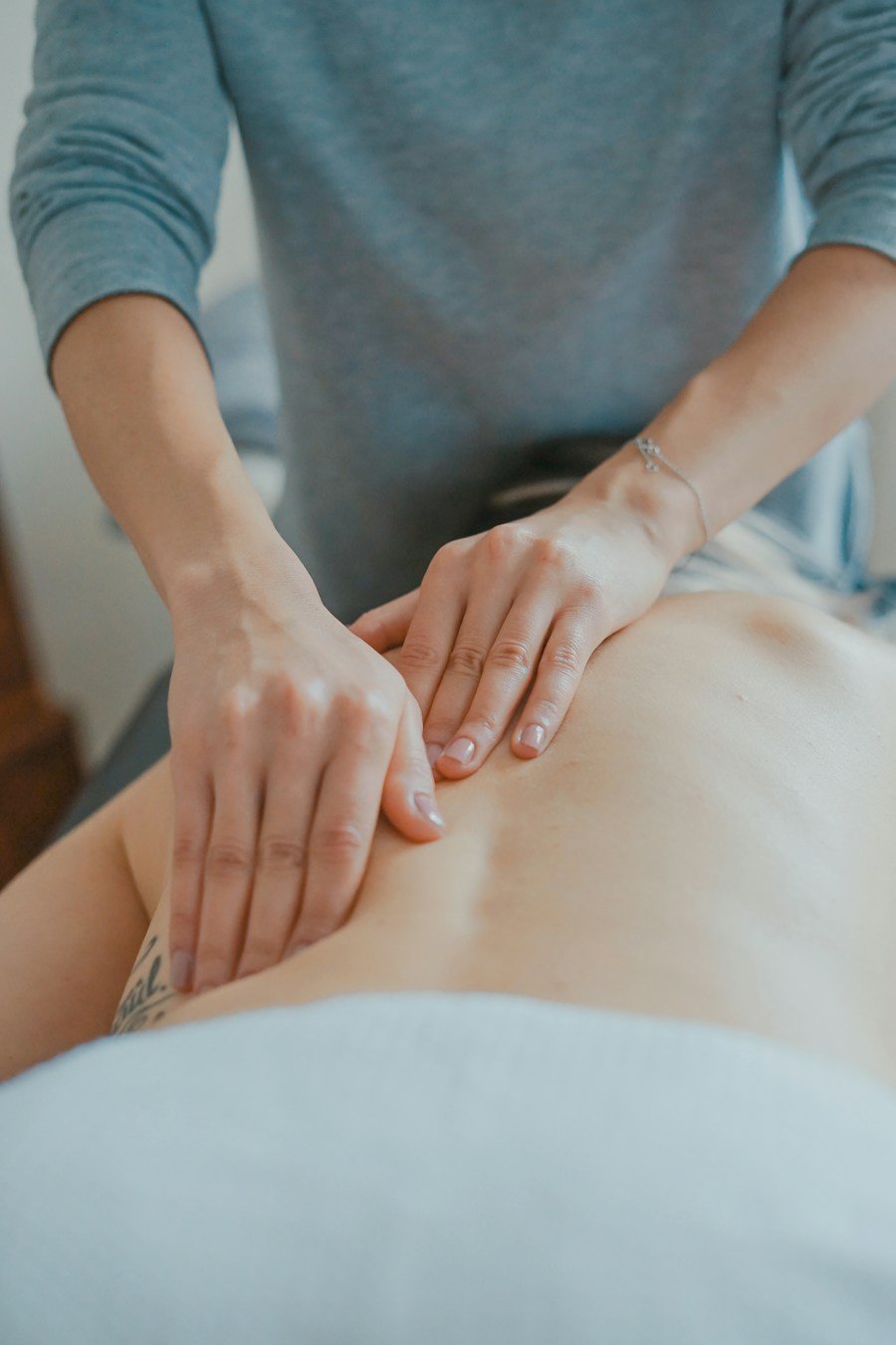 Synchronized massage therapist movement